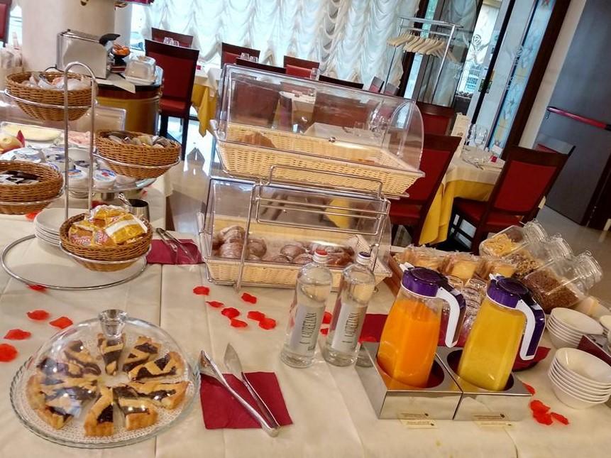 Hotel Rosa Purpurea Валданьо Екстериор снимка